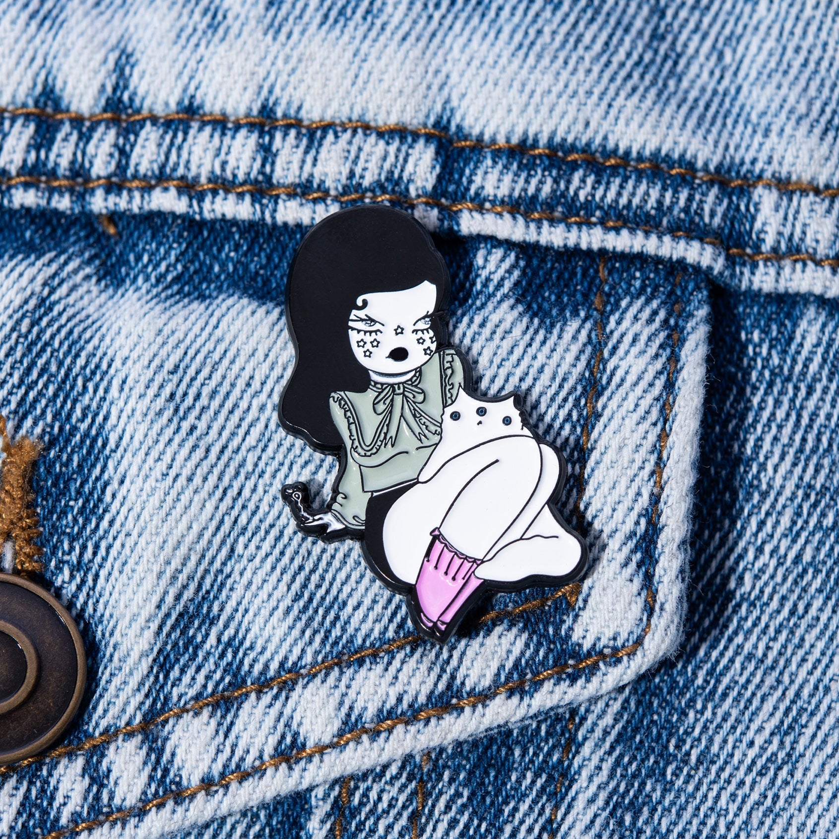 Valfre Aislar Blanco Pin at Miss Behavin'