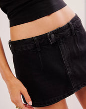 Load image into Gallery viewer, Gallivanting Peekaboo Skort- Black