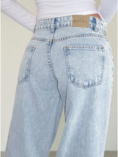 Load image into Gallery viewer, Low Rise Roomy Jeans- 80&#39;S Light Wash Blue