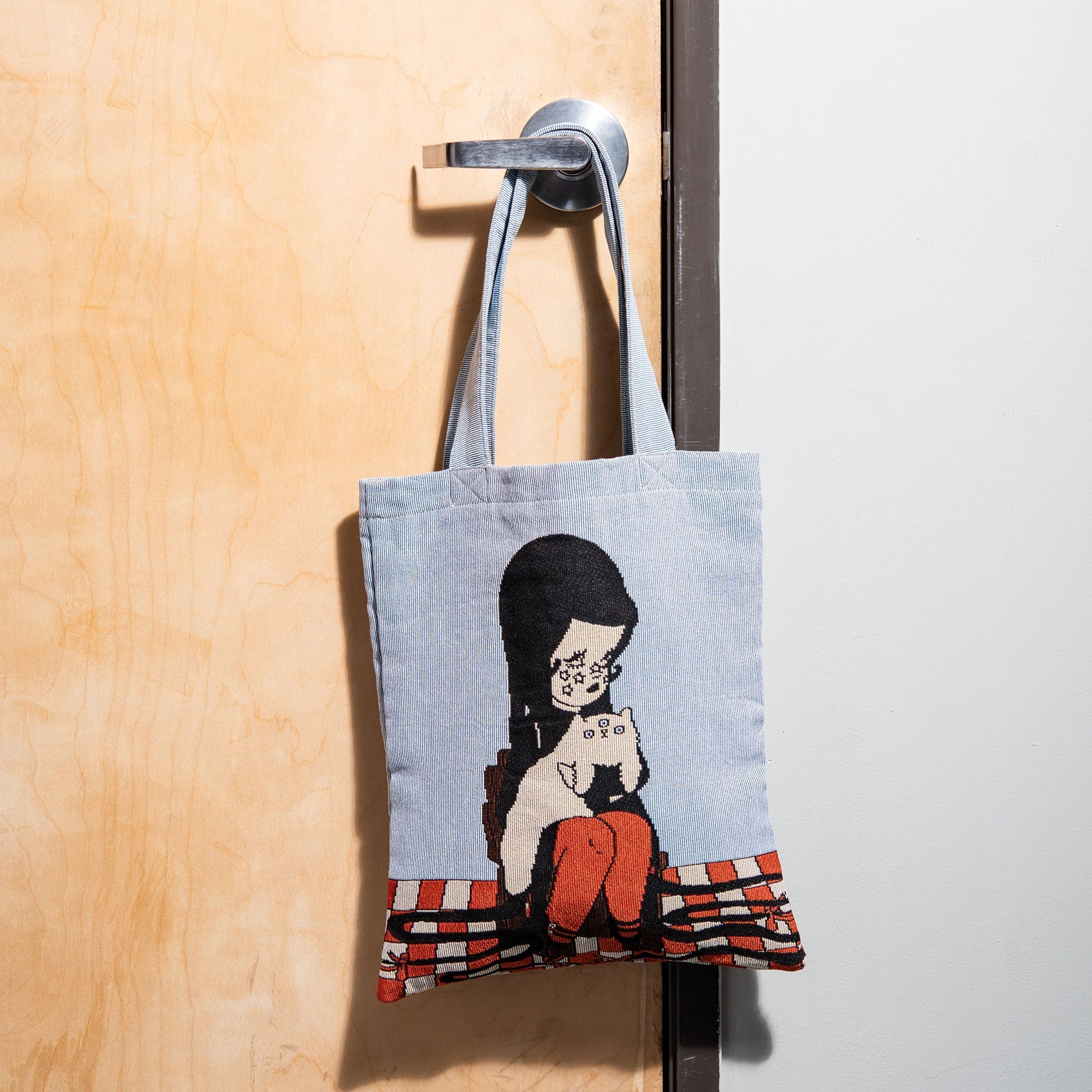 Love Cats Blanco woven tote bag at Miss Behavin'